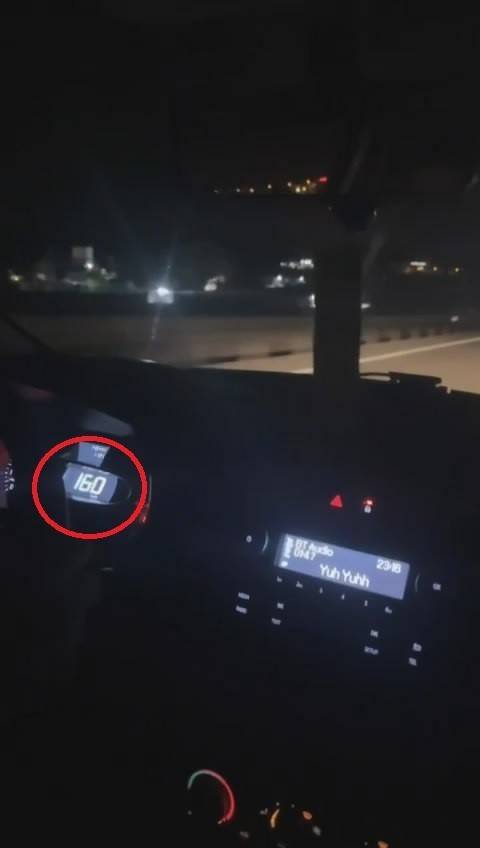 Otobanda Son Sürat Giden Otomobilin Karşısına Taksi Çıktı