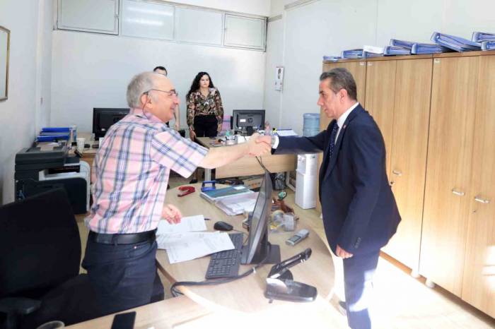 Başkan Yetişkin Mesaiye Personeli İle Bayramlaşarak Başladı