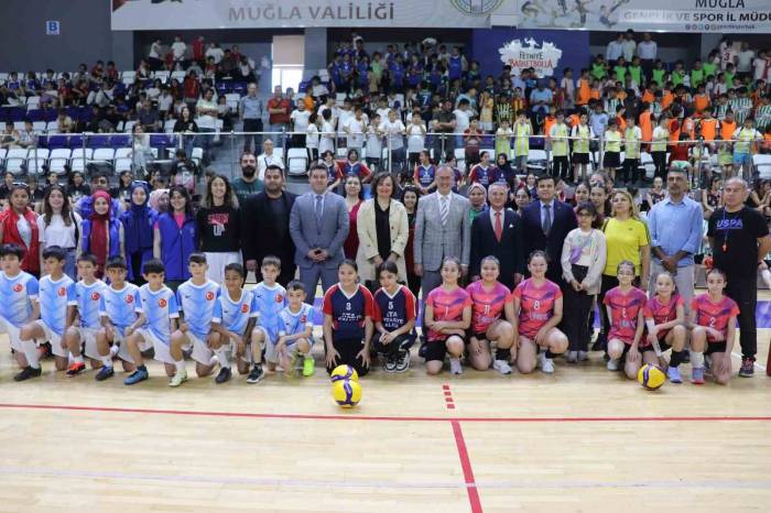 Fethiye’de Spor Temalı Çocuk Şenliği Başladı