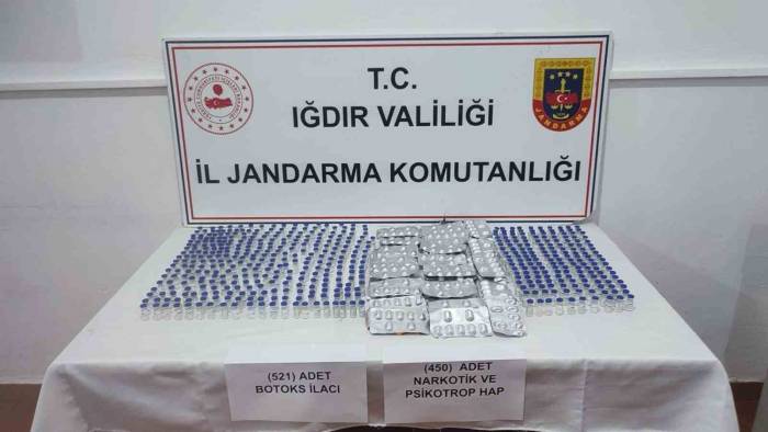 Iğdır’da Yabancıların Çantasından 521 Botoks İlacı Ve 450 Uyuşturucu Hap Çıktı