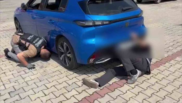 Otomobilin Tamponunda Ve Alt Muhafaza Korumasında 2 Kilo 200 Gram Esrar Çıktı