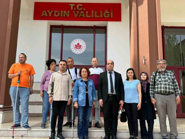 Görme Engelliler Şehitleri Unutmadı