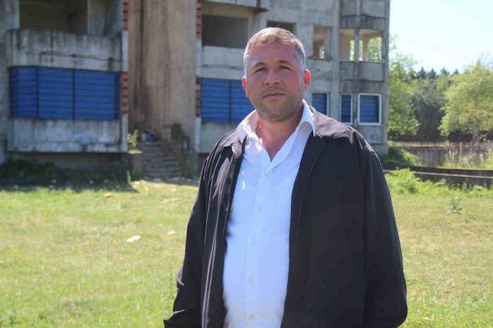 Muhtar Olur Olmaz İş Makinesine Binip O Alanları Yıkıp Geçti