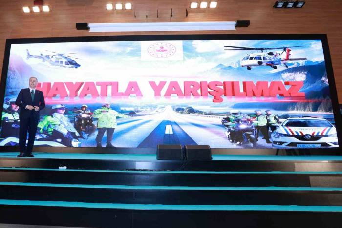 Bakan Yerlikaya Açıkladı: Bayram Tatilindeki Trafik Kazalarında 75 Kişi Hayatını Kaybetti, 10 Bin 810 Kişi Yaralandı