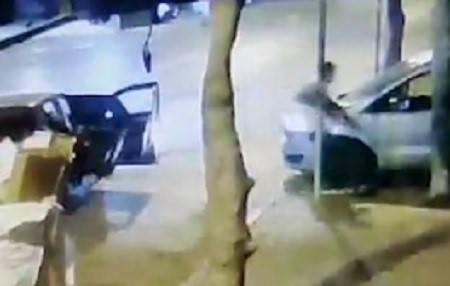 İzmir’de Oyuncak Tüfekle Gasp Anı Kamerada