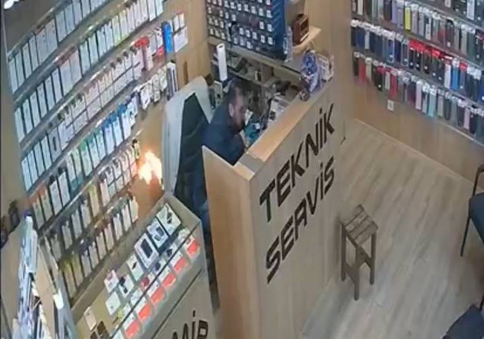 Telefon Bataryasının Patlama Anı Kamerada