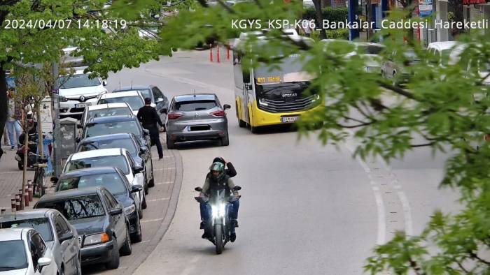 Bursa’da Kural İhlali Yapan Sürücülere Anlık Fotoğrafla Uyarı