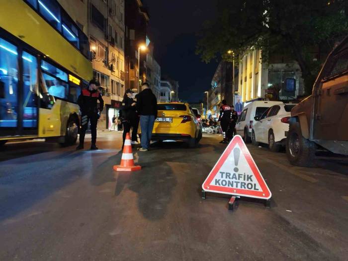 Kadıköy’de Narkotik Köpeği "Ceviz" İle ’huzur İstanbul’ Uygulaması Yapıldı