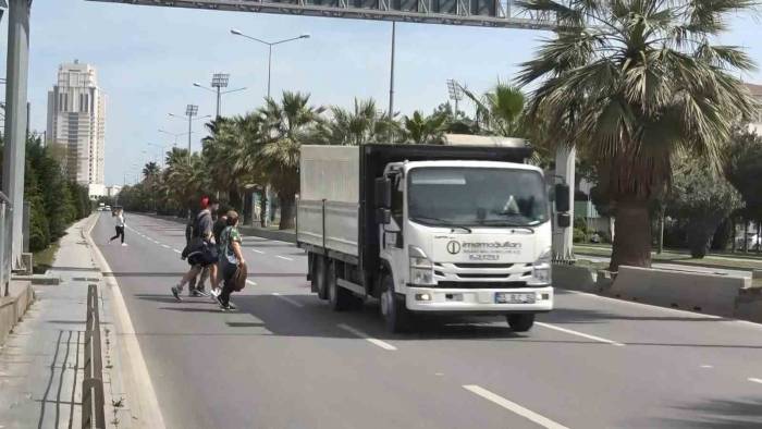 Tehlikeli Geçiş: Üst Geçit İstiyorlar