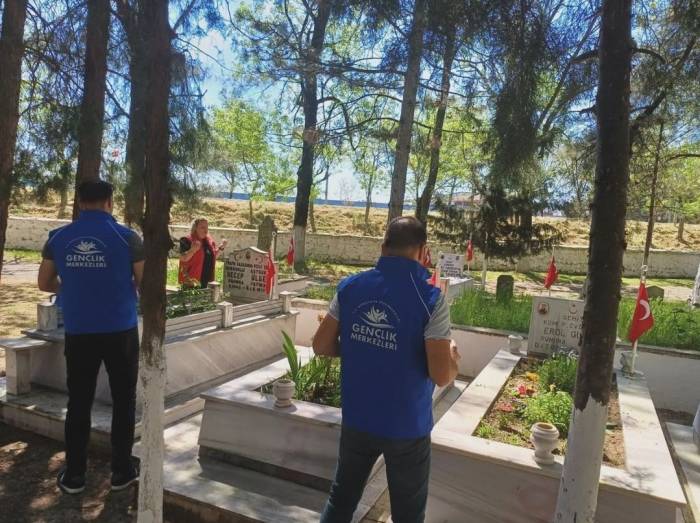 Babaeski’de Şehitler Mezarları Başında Anıldı