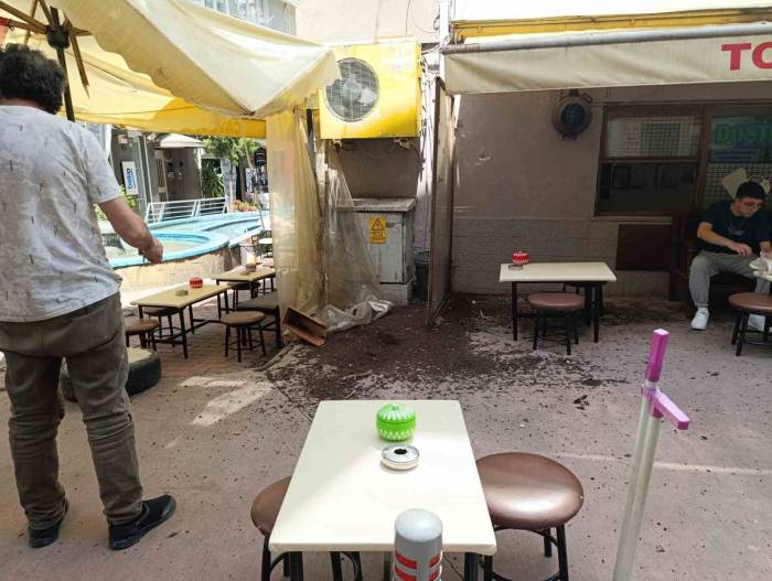 Samsun’da 5. Kattan Çay Ocağı Önüne Düşen Saksı Az Kalsın Faciaya Neden Oluyordu