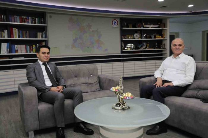 Başkan Özlü Tebrikleri Kabul Etti