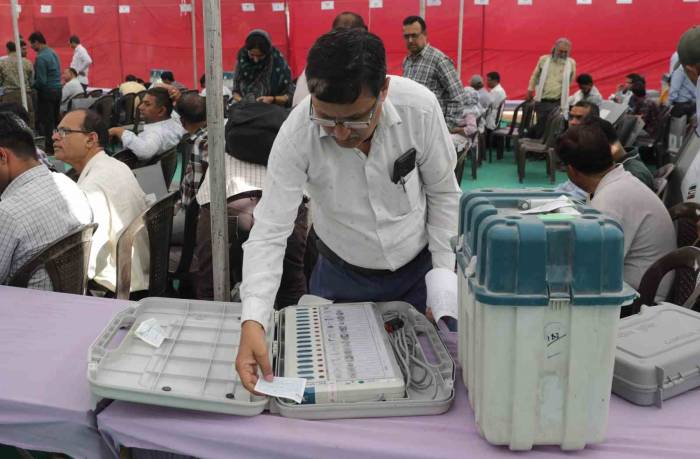 Hindistan, Dünyanın En Büyük Seçimleri İçin Sandık Başında