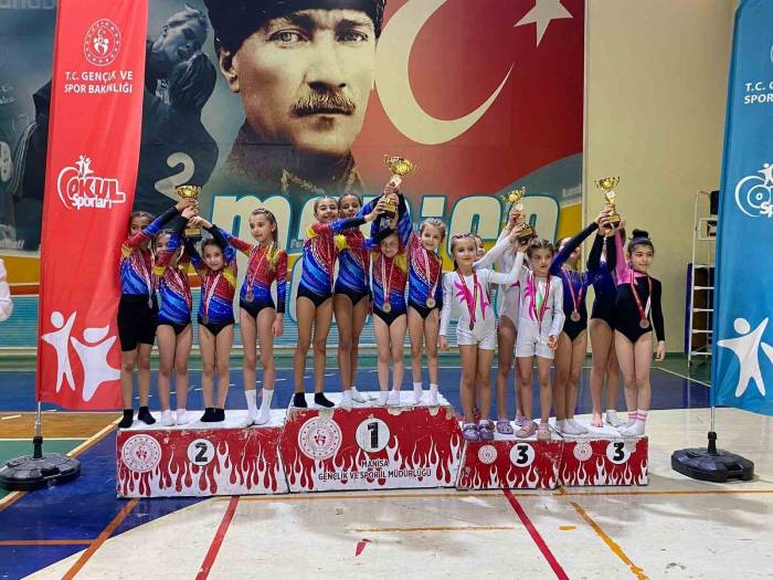 Manisa’da Okul Sporları Artistik Cimnastik İl Birinciliği Yarışmaları Yapıldı