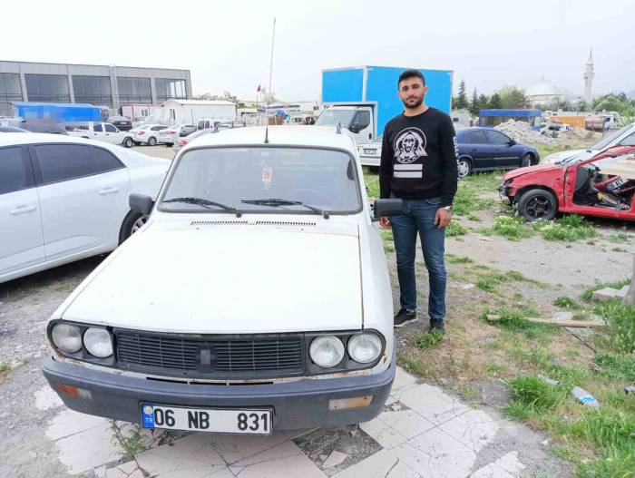 Kapı Kilidini Kırdıkları Otomobilden 4 Bin Liralık Eşya Çaldılar