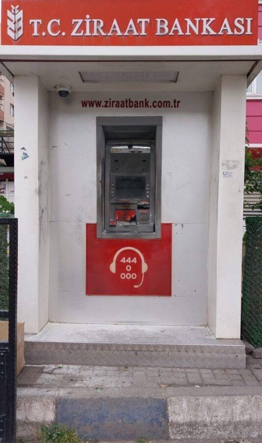 Banka Atm’sini Yakmak İstediler