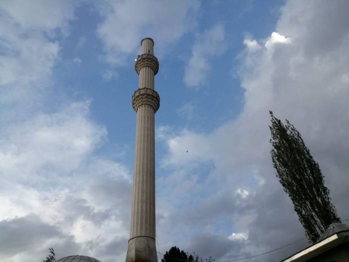 Fırtına Minarenin Şerefesini Uçurdu