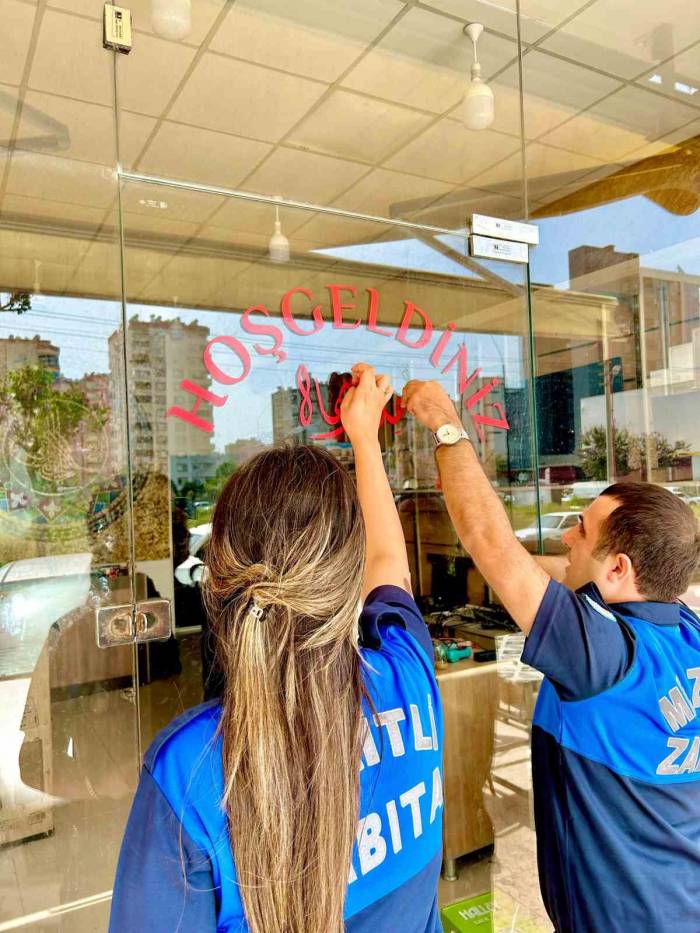 Mezitli Belediyesi, Türkçe Harf Kullanılmayan Tabelaları Kaldırdı