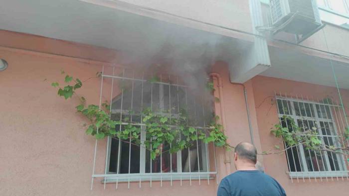 Ocakta Unutulan Yemek 5 Katlı Binada Yangına Sebep Oldu