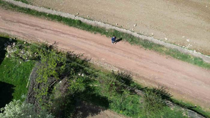 Tokat’ta Deprem Sonrası Yollarda Çatlaklar Oluştu: “Ayakta Zor Durduk”