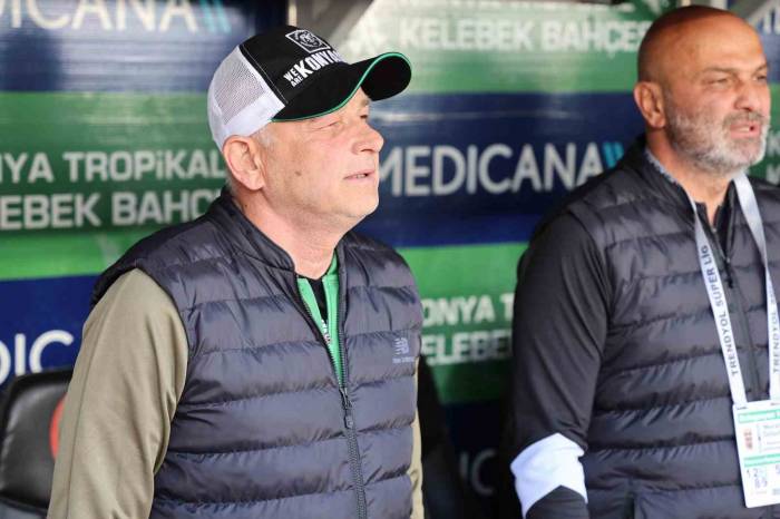 Trendyol Süper Lig: Konyaspor: 0 - Corendon Alanyaspor: 1 (İlk Yarı)