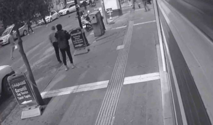 Motosikletin Yayaya Çarpma Anı Kameralara Yansıdı