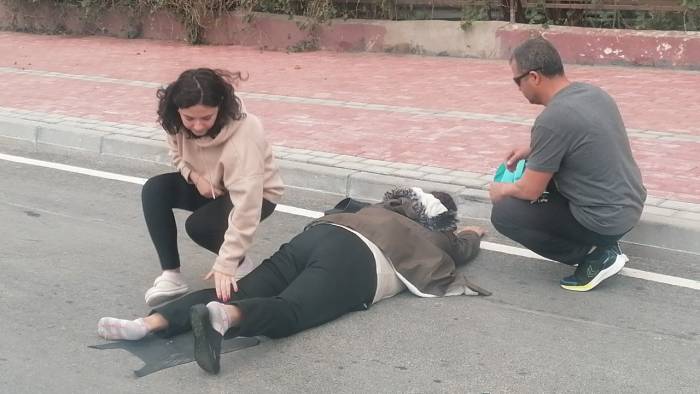 Fırtına Kazaya Sebep Oldu, Sürücüye İlk Müdahaleyi Kadın Fizyoterapist Yaptı