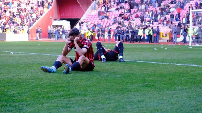 Bal Ligi’nden Çıkamayan Eskişehirsporlu Futbolcular Gözyaşlarına Hakim Olamadı