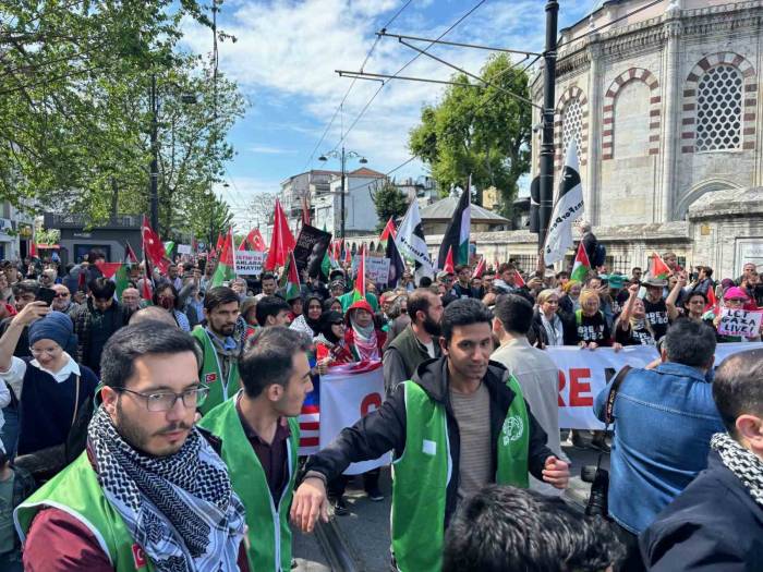 Fatih’te Binlerce Kişi Filistin’e Destek İçin Yürüdü