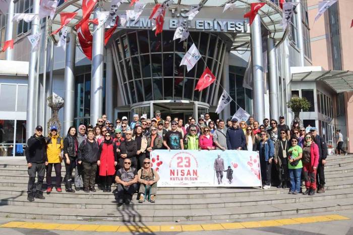İzmit Belediyesinin 23 Nisan Etkinlikleri Doğa Yürüyüşü İle Başladı