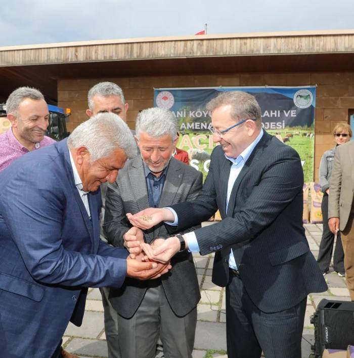 Kars’ta Çiftçilere Tohum Dağıtıldı