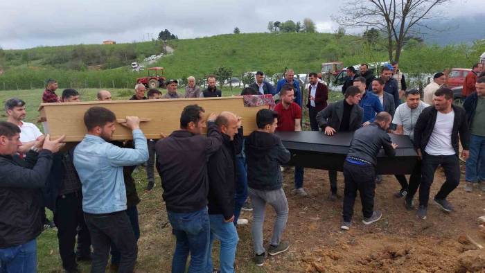 Araçları Tırın Altına Giren Karı-kocanın Hayatını Kaybettiği Kaza Kamerada