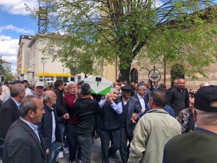 Oğlunun Şehadet Gününde Vefat Etti