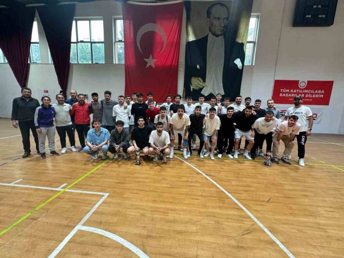 Zbeü’de Üniversiteler Arası Salon Futbolu Bölgesel Lig Grup Müsabakaları Sona Erdi