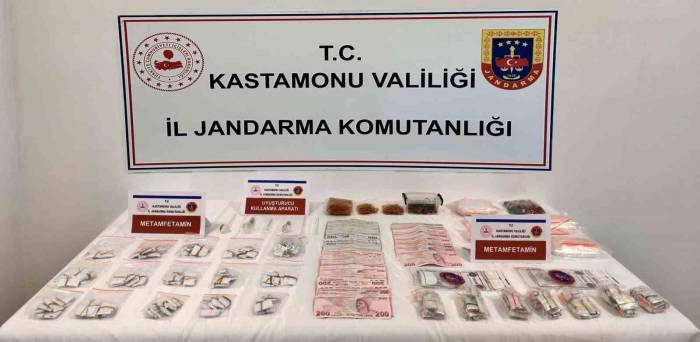 Araçlarında Uyuşturucu Madde İle Yakalanan 2 Şahıs Tutuklandı