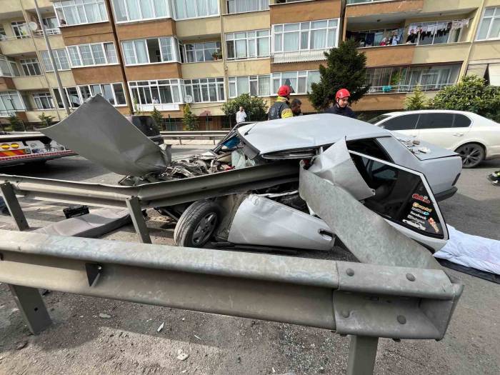 Bariyer Otomobilin Önünden Girip Arka Koltuğuna Kadar İlerledi: 1 Ölü