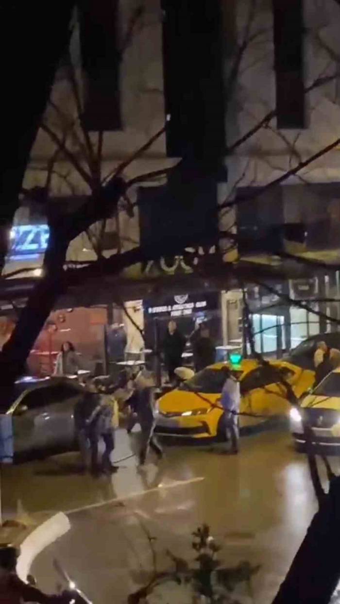 Maltepe’de Taksici İle Yolcu Arasındaki Kavga Kamerada