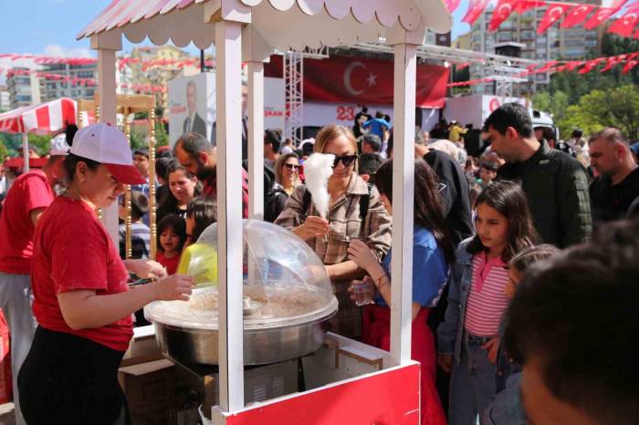 Keçiören Kırmızı Beyaza Büründü