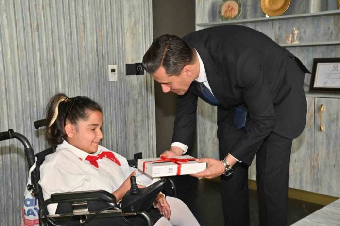 Başkanlar Makamlarını Miniklere Devretti