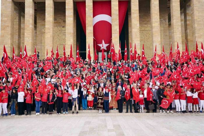 Milli Eğitim Bakanı Tekin, Çocuklarla Anıtkabir’de