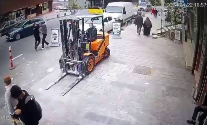 Arnavutköy’de Yaya Ve Sürücünün Yol Vermeme Kavgası Kamerada