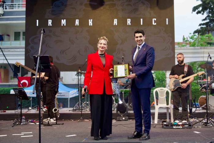 Avcılar’da Çocuklar, Irmak Arıcı Konseri İle 23 Nisan Coşkusunu Doyasıya Yaşadı