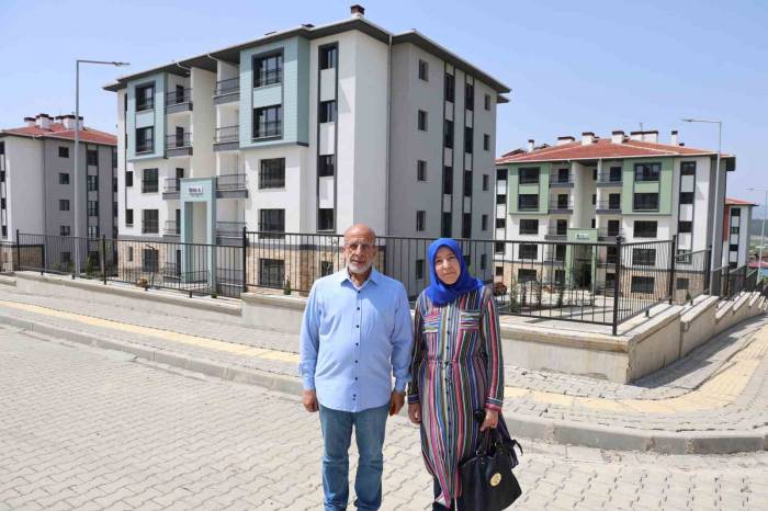 Depremzedeler Yeni Yuvalarına Yerleşiyor