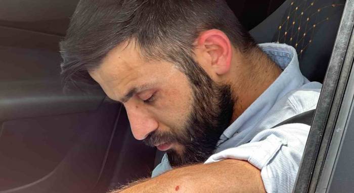 İstanbul’da Kaza Sonrası "Sızan Taksici" Kamerada: Uyuyakalan Taksici Polisi Duyunca Kaçtı