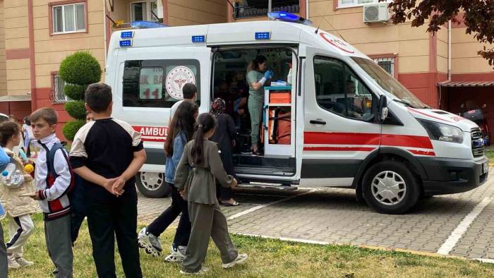 Tadilat Yapılan Apartmanın Çatı Katında Yangın : 1 Yaralı