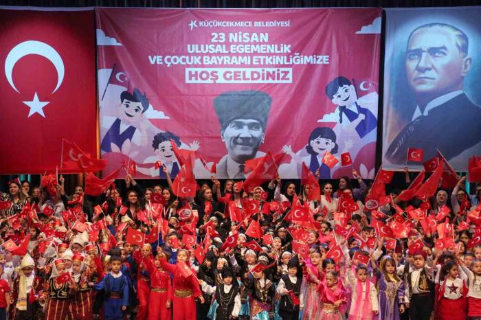 Küçükçekmece’de 23 Nisan’a Coşkulu Kutlama