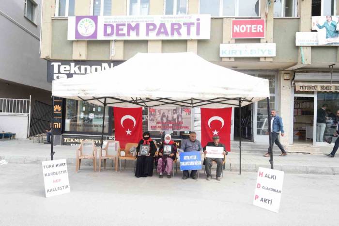 Muşlu Annelerin Evlat Nöbeti Devam Ediyor