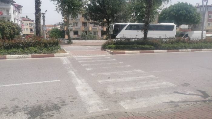 Kamyonet Yayaya Çarptı: 1 Yaralı