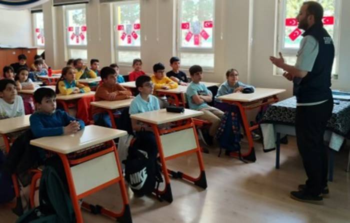 Kars’ta Öğrenciler Siber Suçlara Karşı Bilgilendirildi