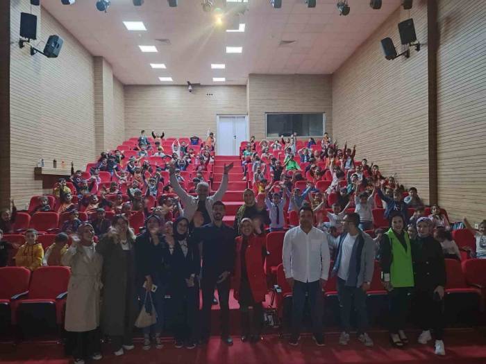 Özalp’ta Minik Öğrenciler Sinema İle Buluştu